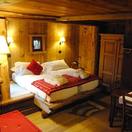 Hotel Frantze, Le Rascard 1721 Champoluc Exterior foto